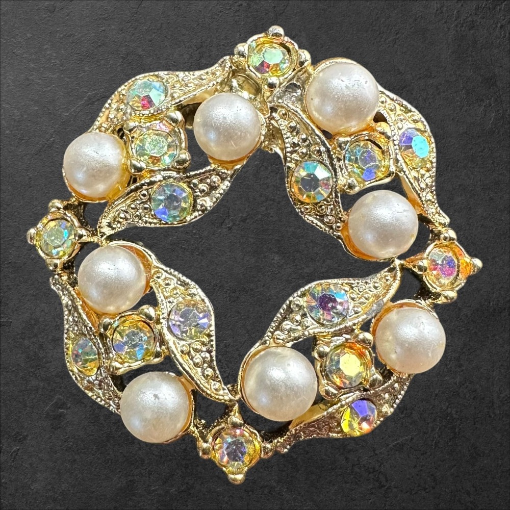 Unmarked Wreath Brooch Gold Faux Pearl Aurora Borealis Rhinestone Vintage‎ Style